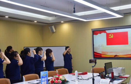 忆初心，，，守党纪，，赶考路上勇毅行